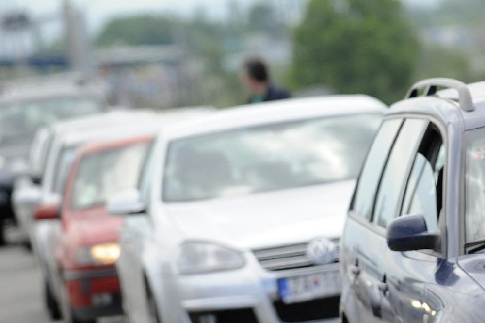 Natjerao suprugu na uđe u kola, pa je pretukao: Određeno mu 72 sata zadržavanja