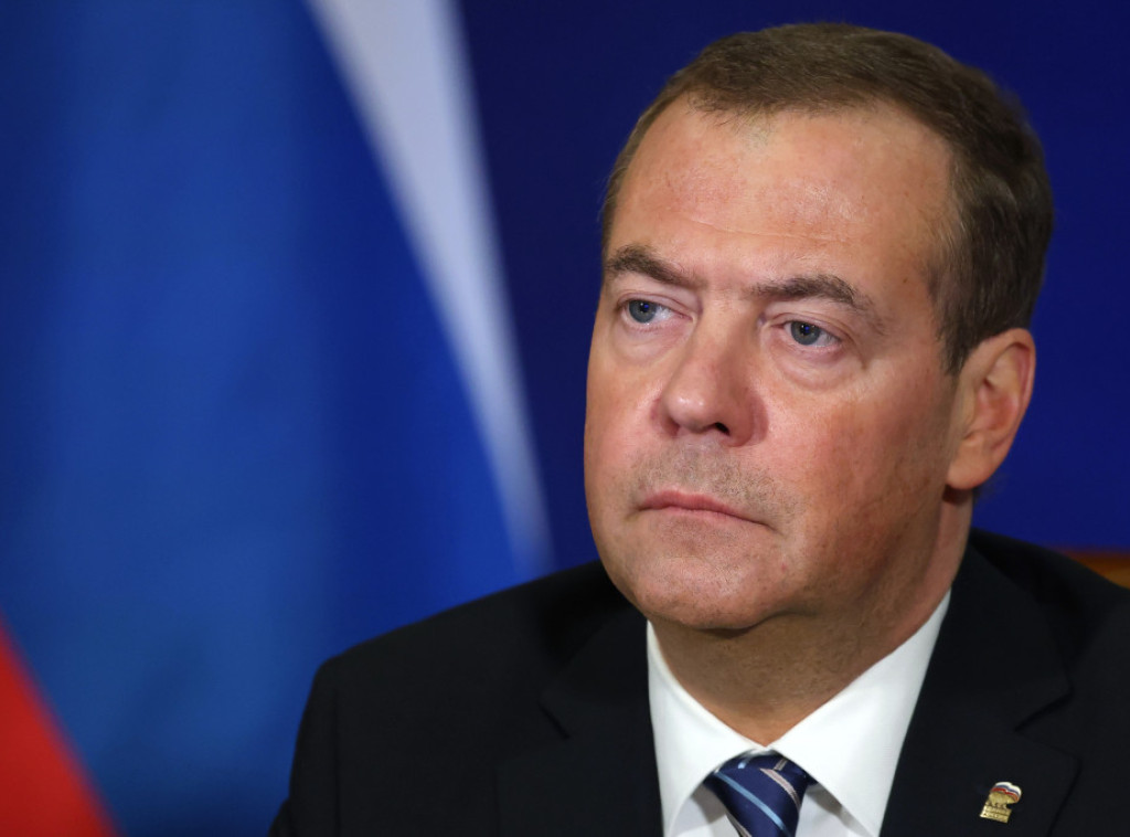 Medvedev predložio Francuskoj: Uhapsite i Zakerberga kad dođe kod vas