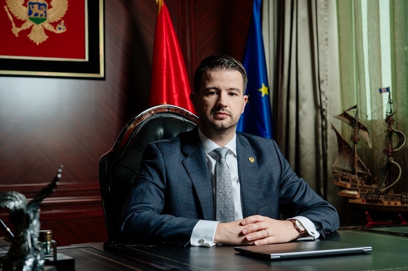 PODNESI OSTAVKU ROĐAČE