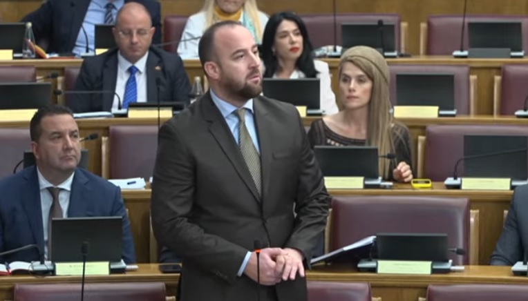 Nikolić: Došlo je do brutalne zloupotrebe javnih preduzeća u susret lokalnim izborima
