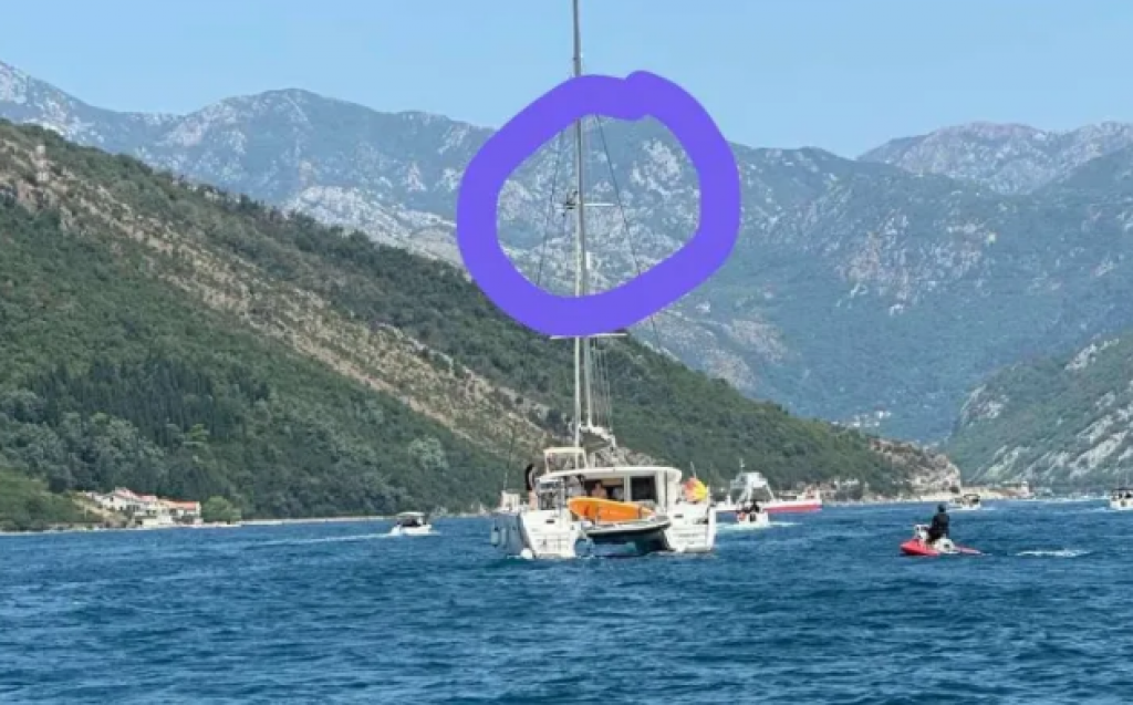 Dron „sletio“ u jarbole katamarana