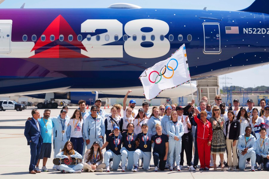 Olimpijska zastava stigla u Los Anđeles
