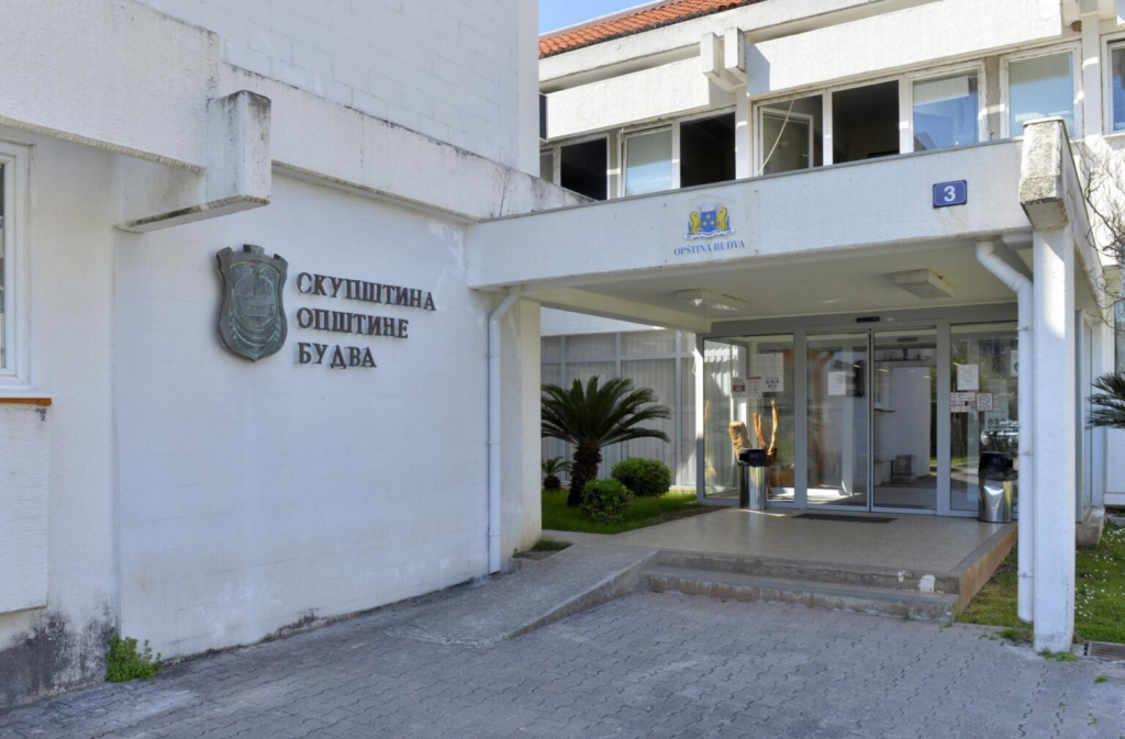 Ono što se umalo nije desilo u Podgorici, dešava se u Budvi