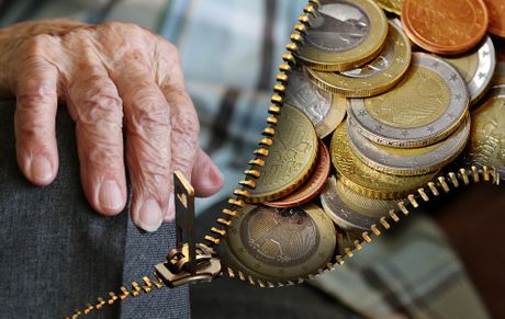 Ako su vam penzioni fondovi neodrživi, prepolovite dopinose za penzije
