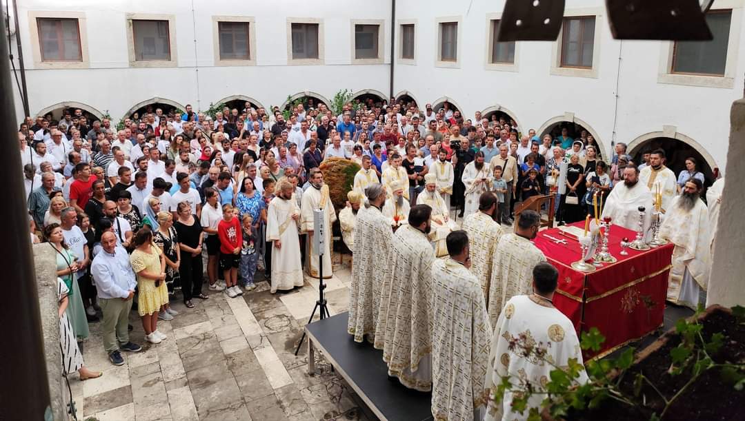 Patrijarh srpski Porfirije služio svetu arhijerejsku liturgiju u manastiru Krki