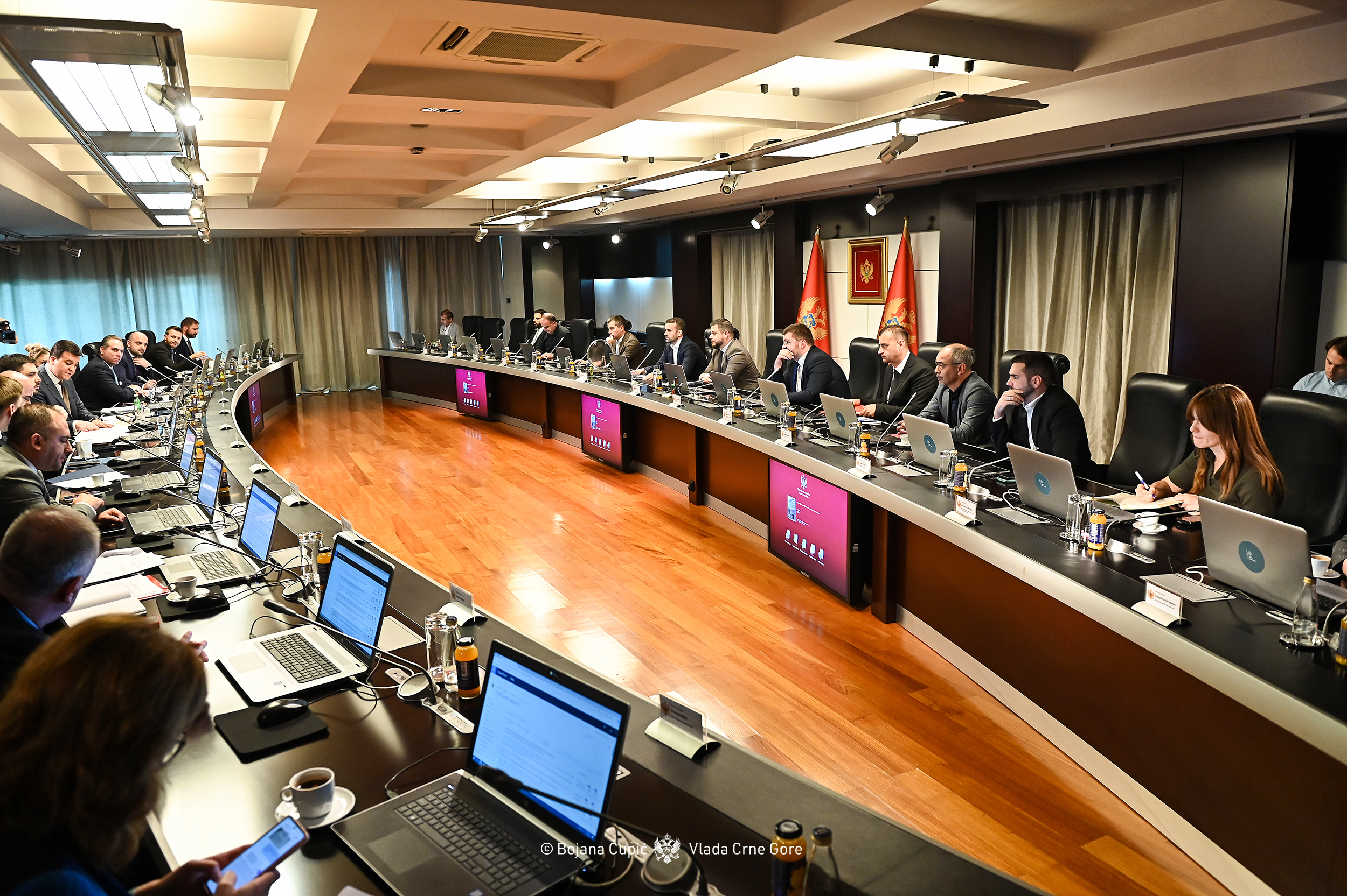 Nadoknade po prestanku funkcije za godinu i po državu koštale 3,3 miliona evra