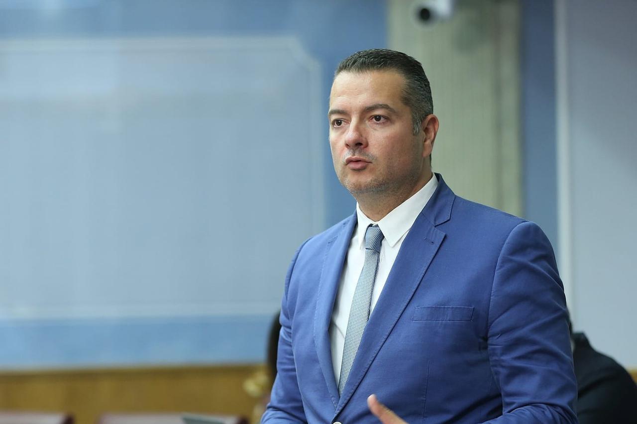 Vuksanović: Ova vlast neće pasti zbog principa, jer ih nema