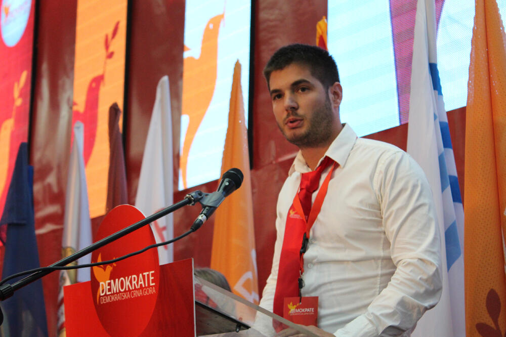 Zenović poslije napuštanja Demokrata: Neću “smanjiti doživljaj” zbog bilo koga iz Podgorice, Budva ne smije biti žrtva