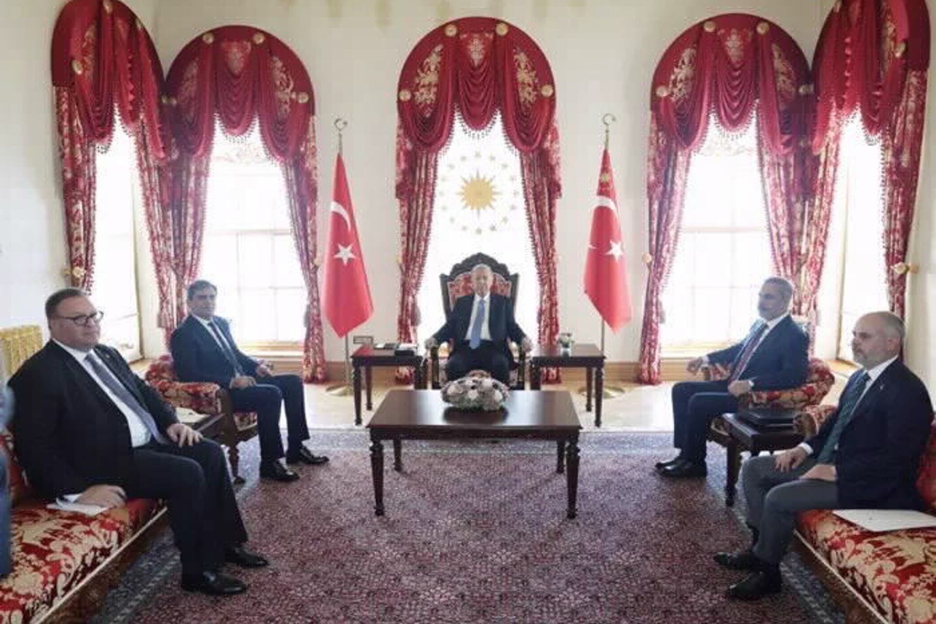 Spajić i DPS se prave nijemi: Bez crnogorske zastave u Erdoganovom kabinetu prilikom Ibrahimovićeve posjete Turskoj