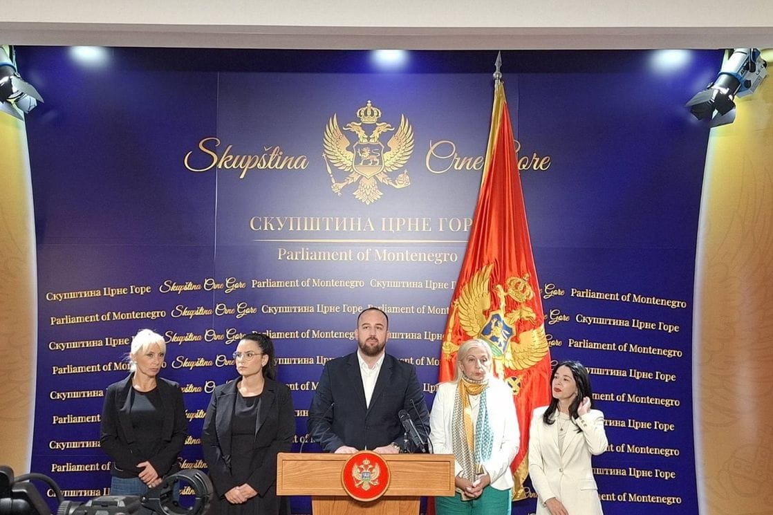 Nikolić: Ni Poslovnik, ni Ustav ne poznaje otkazivanje sjednice, ona je danas morala biti održana
