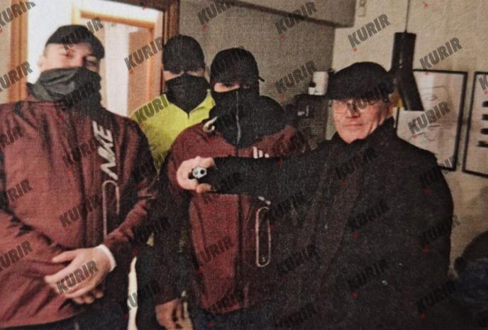 Ubice škaljaraca napravile selfi nakon likvidacije u Atini; Zvicer proslijedio sliku uz poruku „29. najeli su ih dobro olova“
