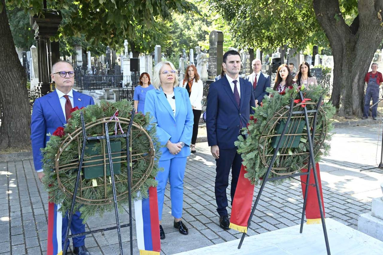 Prva službena delegacija iz Crne Gore koja je posjetila grob serdara Janka Vukotića
