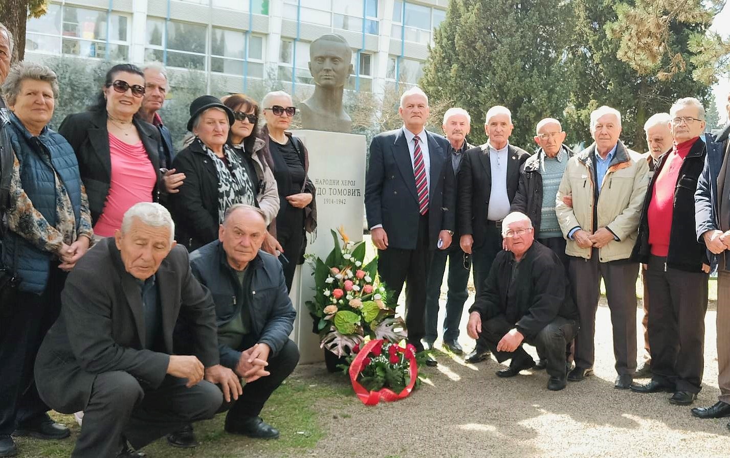 Neka je vječna slava narodnom heroju Budu Tomoviću
