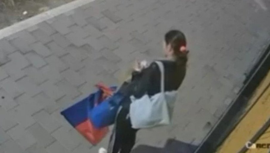 Uhapšena osoba koja je gazila i zapalila zastavu Srbije