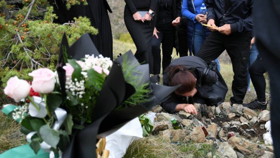 Porodica, prijatelji i mještani okupili na mjestu gdje je prije godinu dana u sukobu sa tzv. kosovskom policijom stradao Stefan Nedeljković
