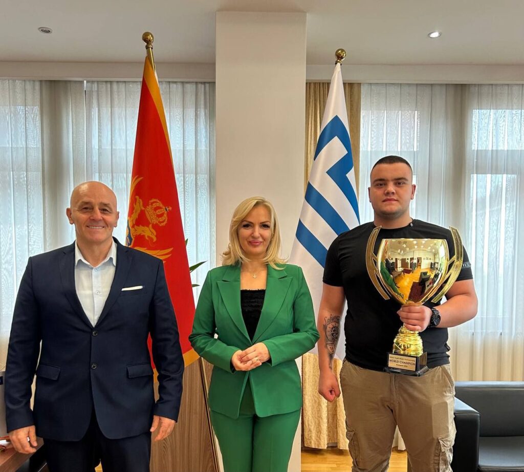 Borovinić Bojović ugostila Viktora Dukića, juniorksog prvaka svijeta u kik boksu: Šest zlatnih medalja za osam mjeseci