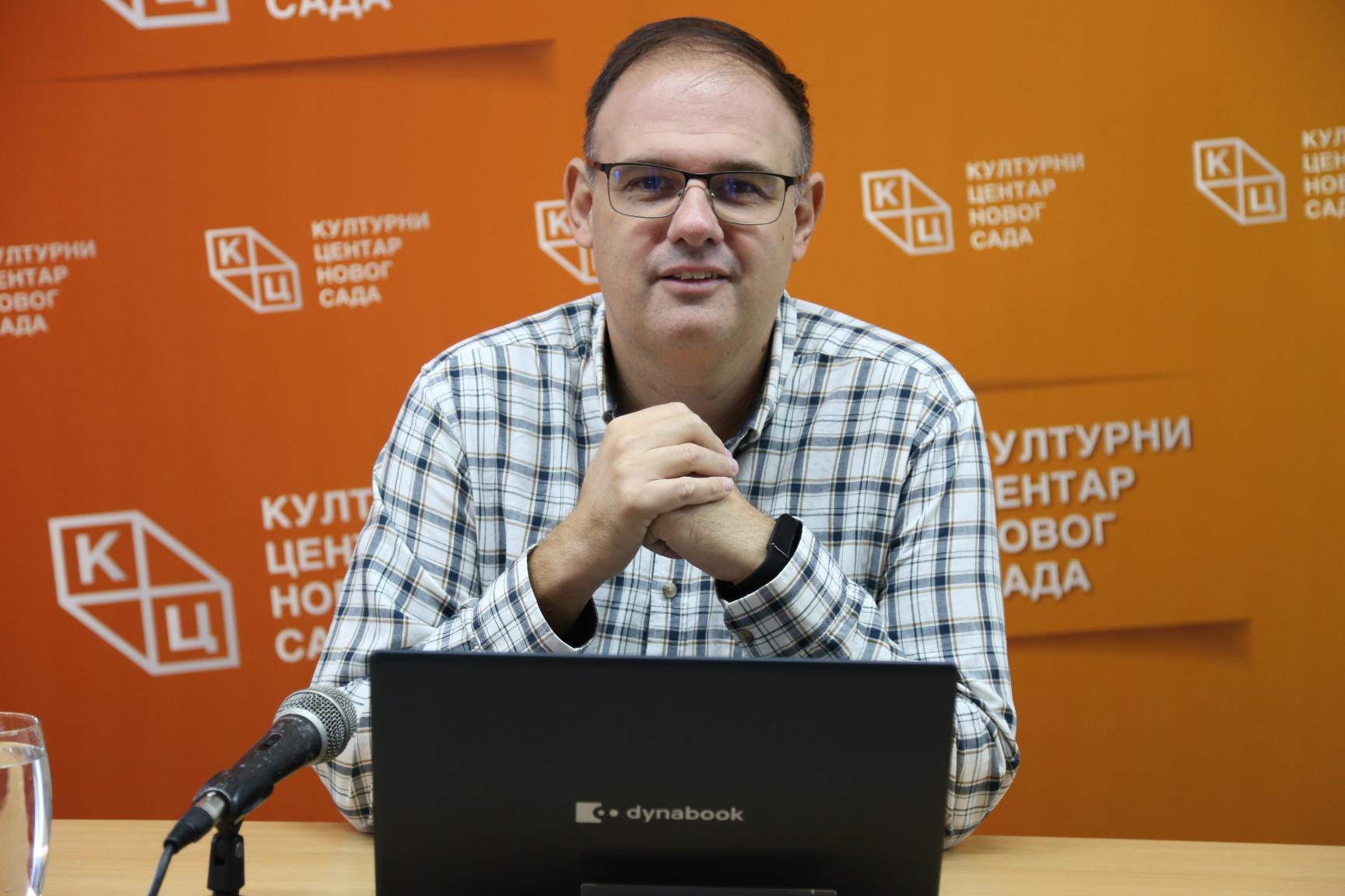 Predavanje istoričara dr Borisa Stojkovskog na temu „Srbi i islam – dva srednjovjekovna primjera“ na Jutjub kanalu KCNS
