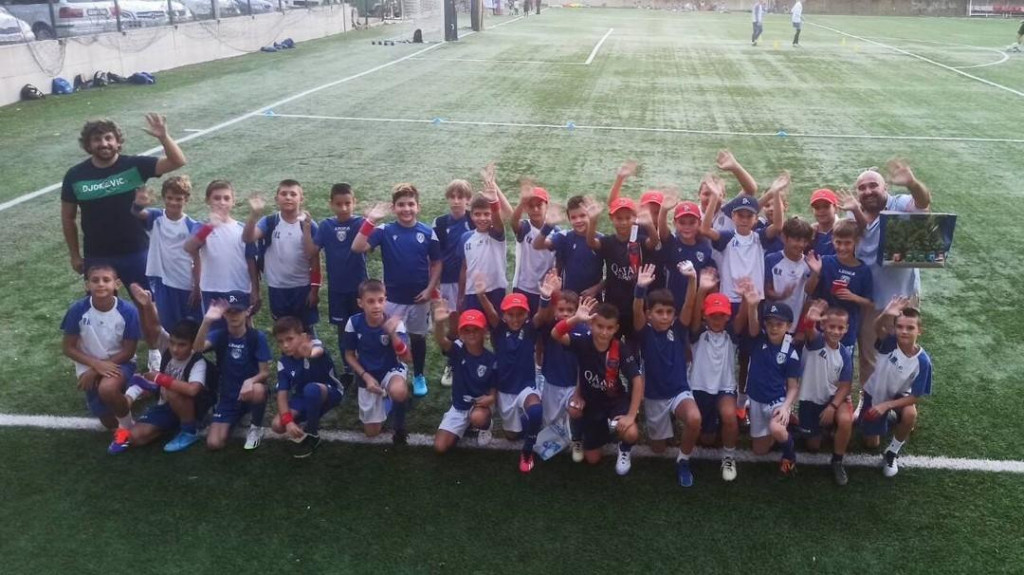 Novak Đoković poklonio rekvizite za rad najmlađima u FK Arsenal