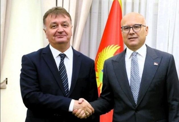 Aleksić: Dezinformacija je da državna zastava nije bila istaknuta, na djelu je novinarstvo bez etike i nastavak pritiska na srpski narod!