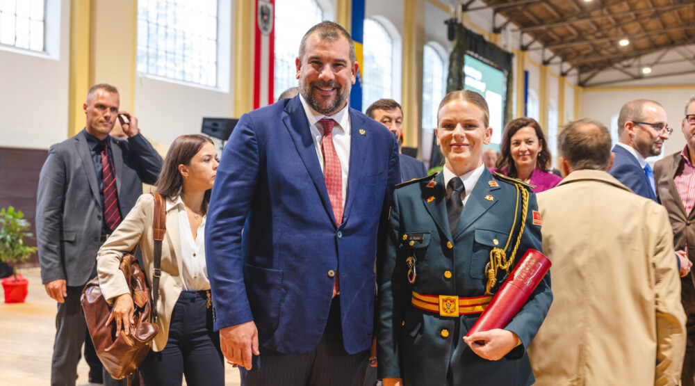 Andrea Dašić prva crnogorska državljanka koja je diplomirala na Terezijanskoj vojnoj akademiji