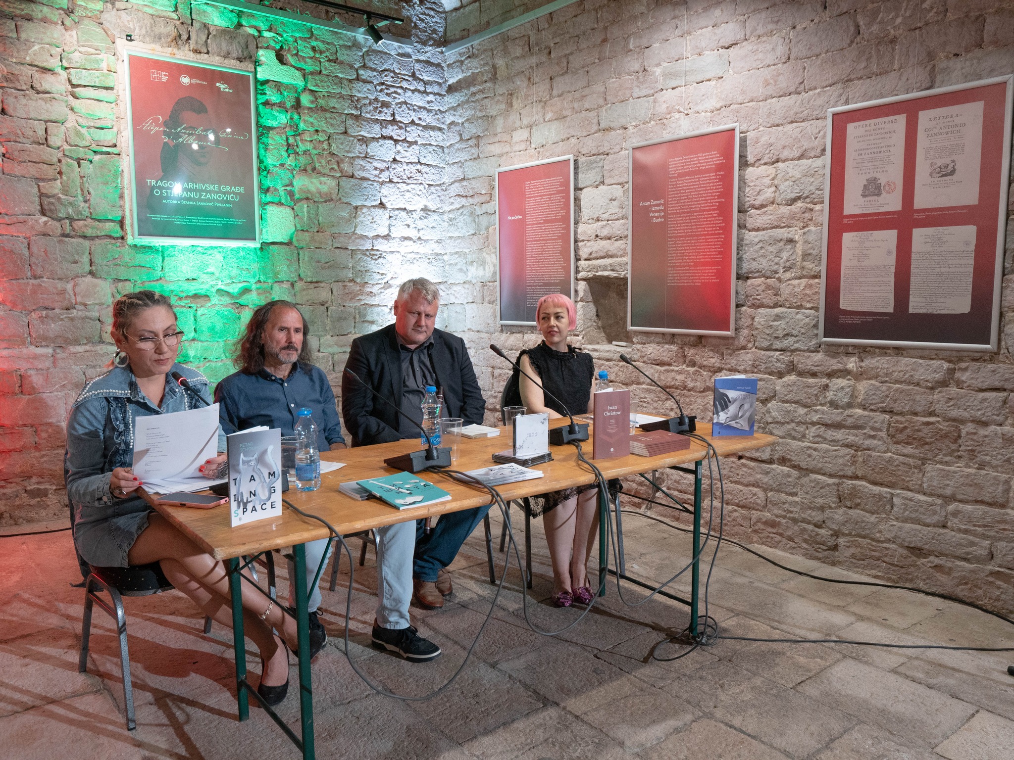 Pjesnici Ivan Hristov i Petar Čuhov upriličili poetsko-muzički nastup na Festivalu „Ćirilicom“