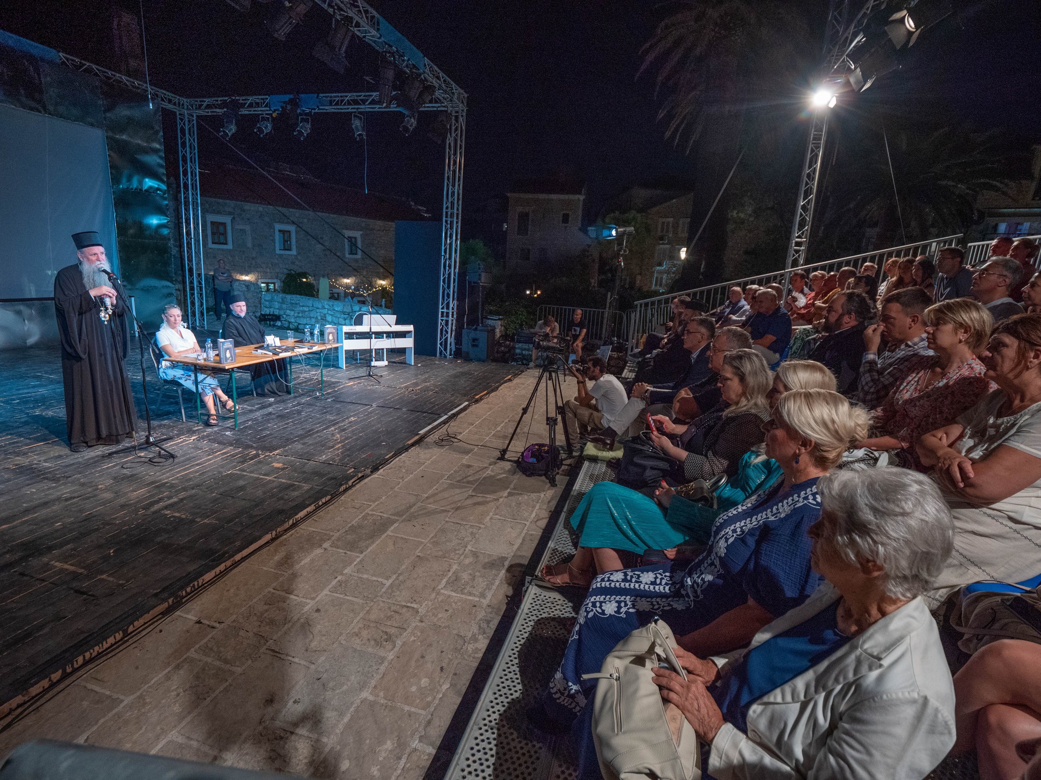Predstavljanje monografije o Visarionu LJubiši sinoć na Festivalu „Ćirilicom“