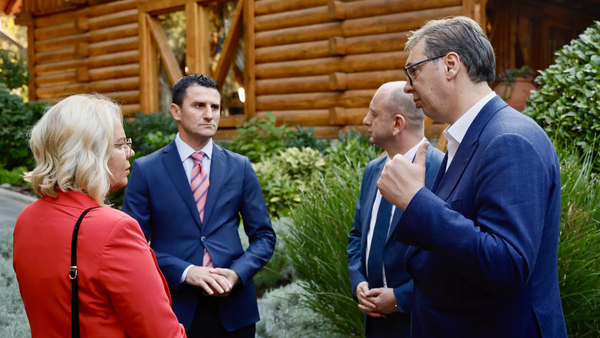 Vučić sa zvaničnicima iz Crne Gore o infrastrukturnim projektima: Ubrzano radimo, kako bi se nestvarne vizije i snovi mnogih generacija što prije ostvarile
