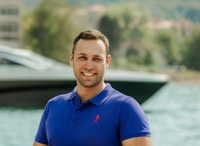 Miljan Popović nastavlja: Kad su se slegli utisci doš’o sam do zaključka da je od mene gori samo Andrej Milović, zajedno smo imali oko 100 glasova
