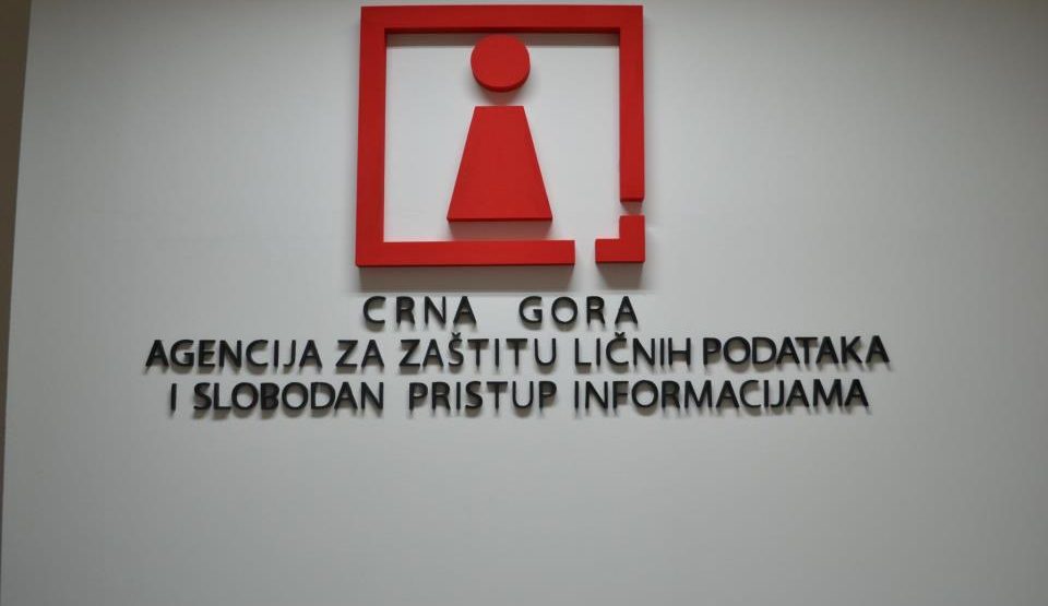 AZLP: Tzv.influenseri zaustavljaju djecu u blizini škola i pitaju da li prate određeni profil na društvenoj mreži, kada to i pokažu, zauzvrat dobijaju novac