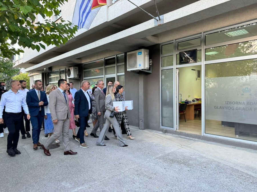 Bošnjačka stranka predala listu u Podgorici: Nosilac Edin Tuzović