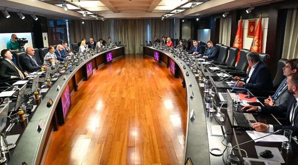 Ministri iz manjinskih partija napustili sjednicu Vlade zbog spomenika mitropolitu Amfilohiju