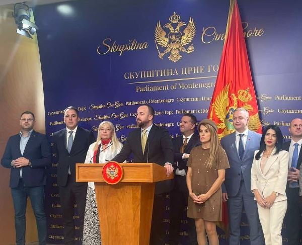 Nikolić: Nastavlja se loša praksa parlamenta