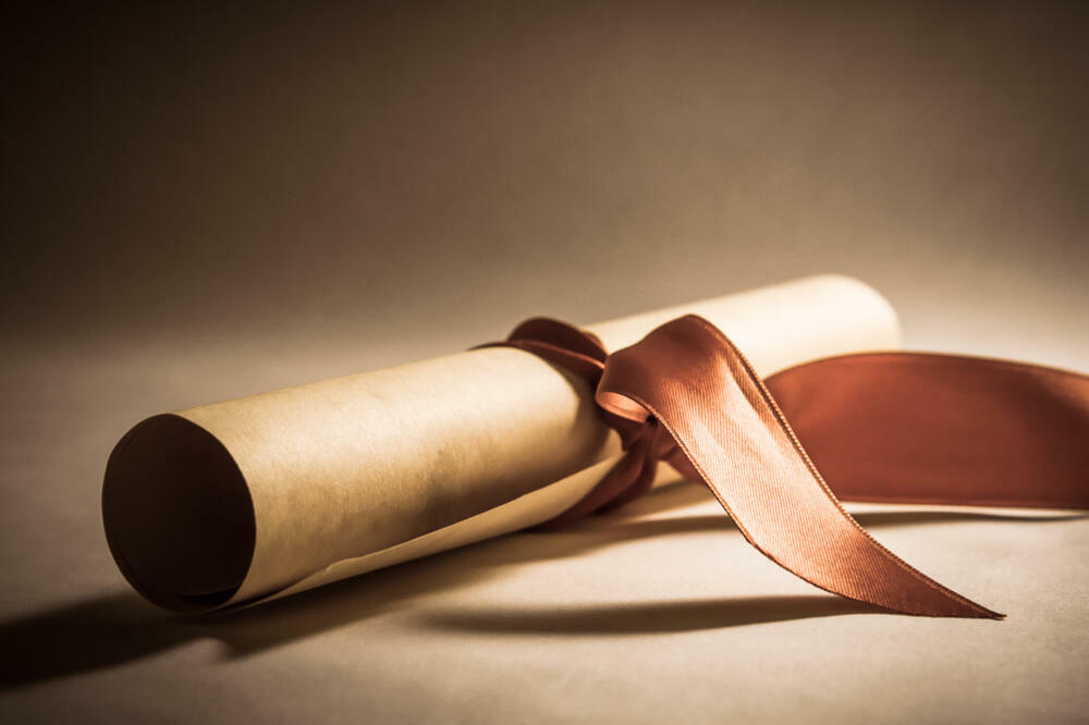 Lažne i kupljene diplome – kancer crnogorskog društva: Bez sticanja ikakvog znanja i kvalifikacija dobijaju radna mjesta za koja nisu osposobljeni!