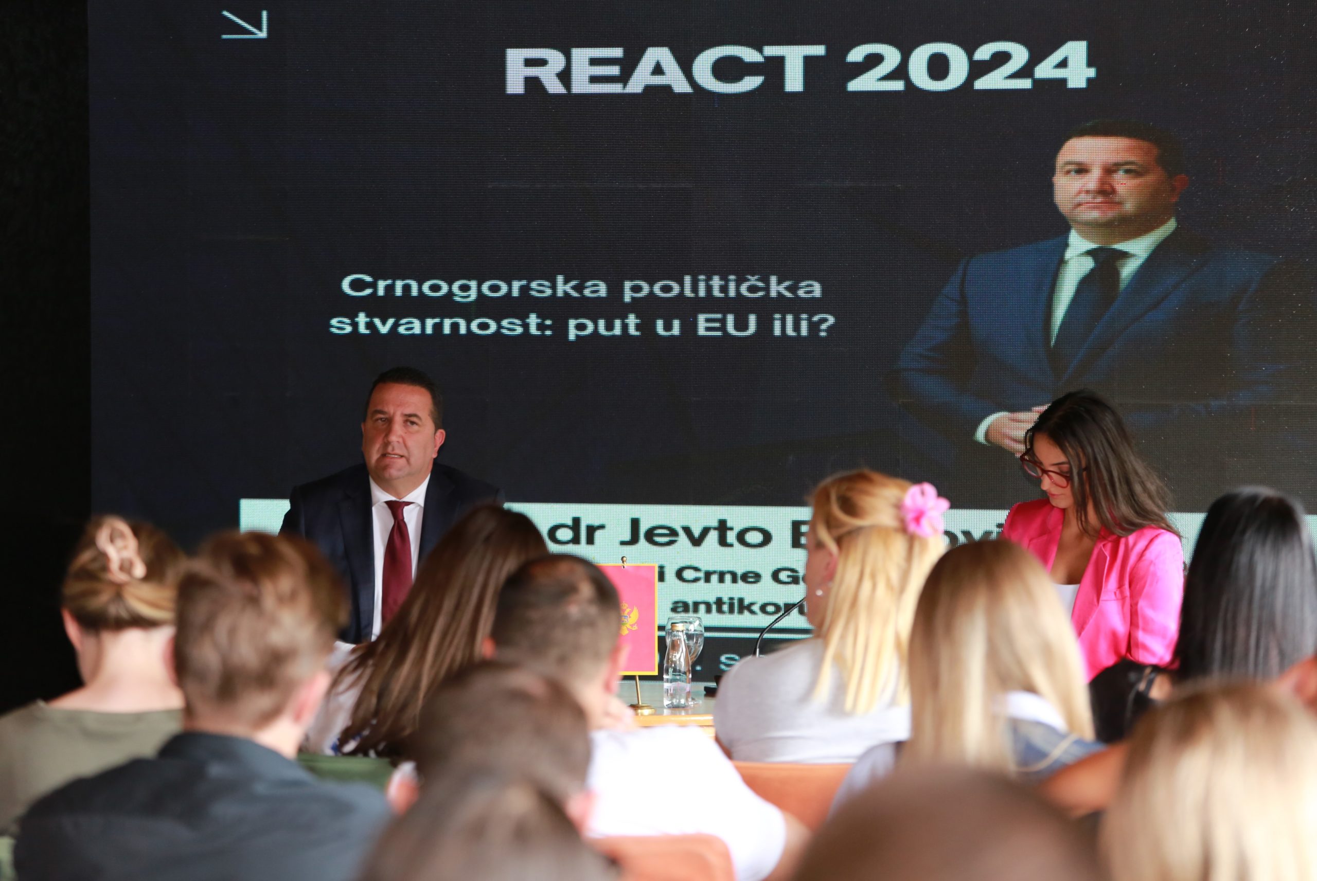 Jevto bez pardona prema svom šefu Milu: Bio je hendikepiran u prvim godinama političkog djelovanja!