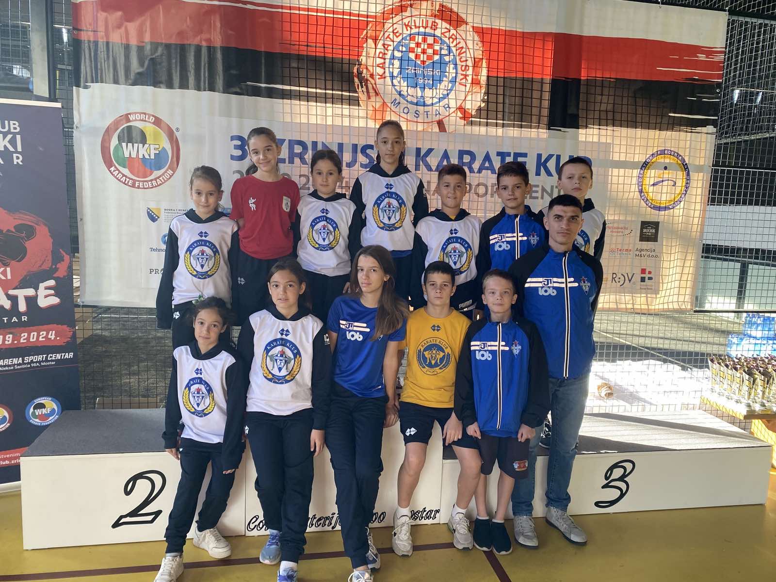 Takmičari karate kluba Budućnost učestvovali na turniru u Mostaru, osvojili petnaest medalja