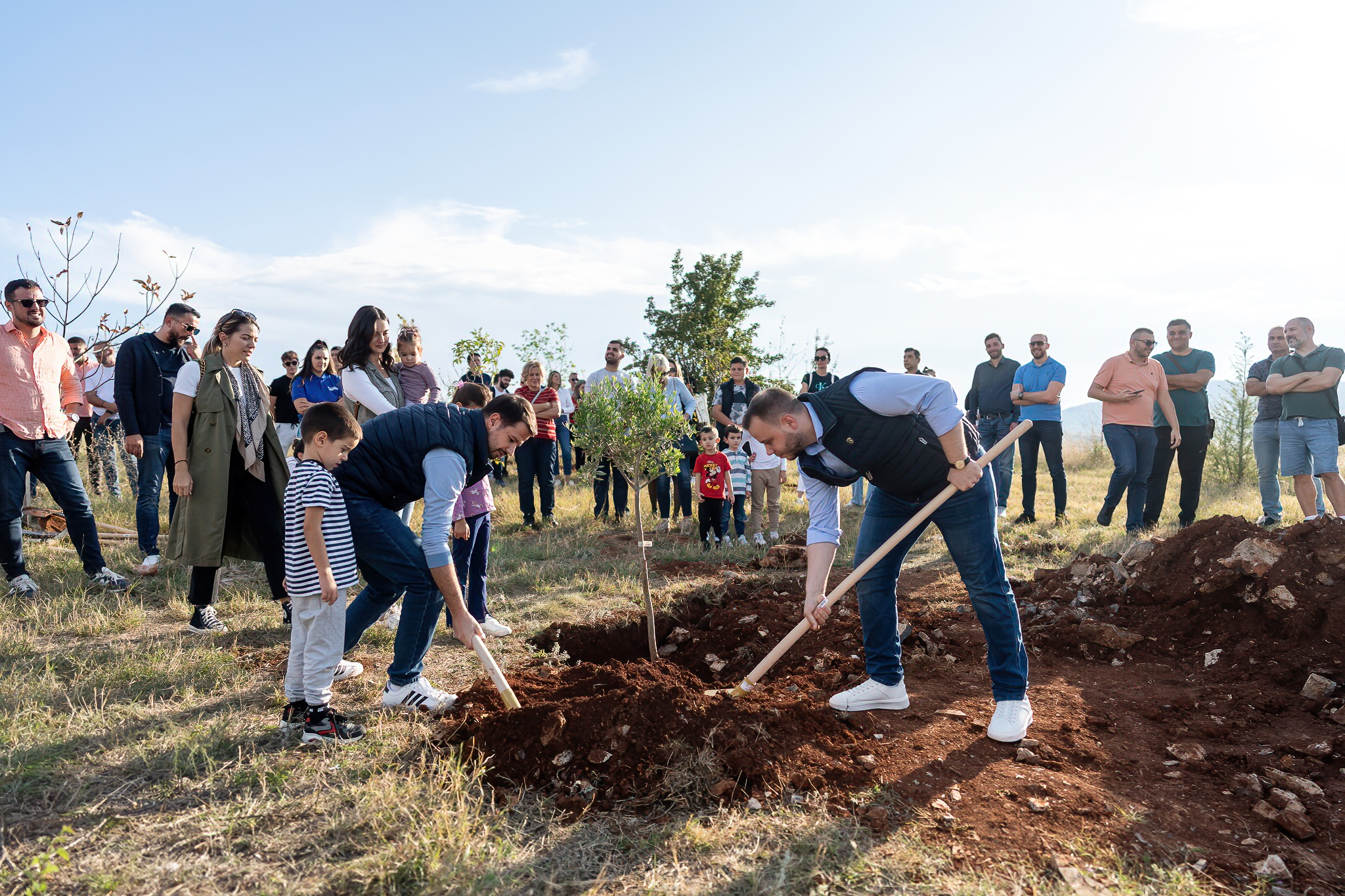 Milatović i Rakčević zasadili drveće na Lješkopoljskoj gorici povodom Dana ekološke države