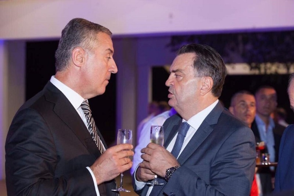 DUŠKO NE ČAMI U PRITVORU! U JAVNOST SA „SNIMKOM PLAVE TORBE“,  JER TVOJA SLOBODA JE U NJEMU!?