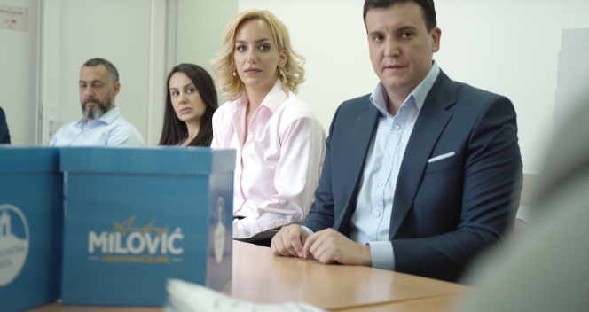 Nekada je zviždala iza Milovih i Blažovih leđa, a sada je Andrejeva kičma: Na Milovićevoj listi vjerna Đukanovićeva braniteljka (VIDEO)