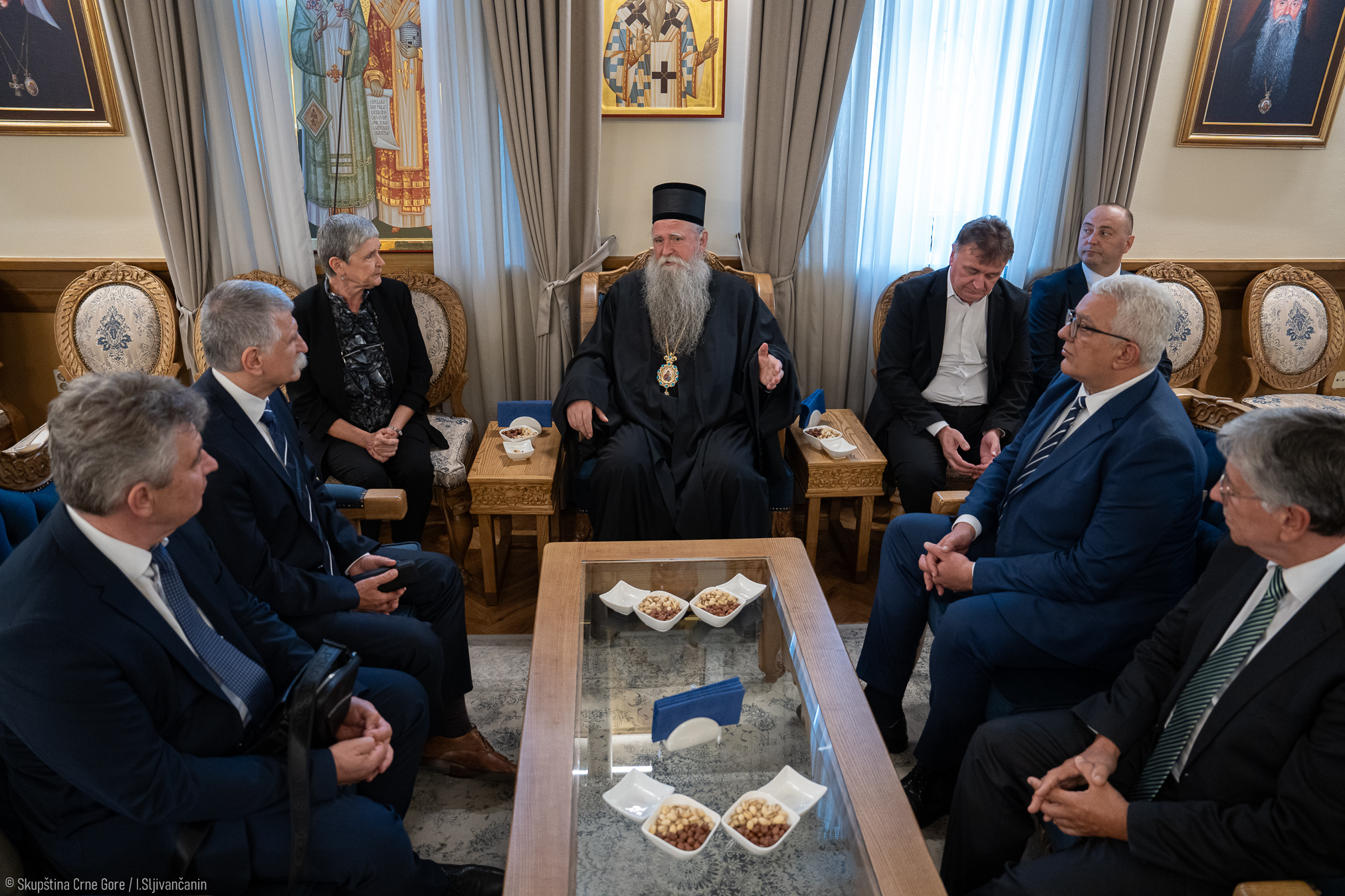 Mandić i Kover posjetili Cetinjski manastir: Gost iz Mađarske se upoznao istorijatom i značajom srpske svetinje (FOTO)