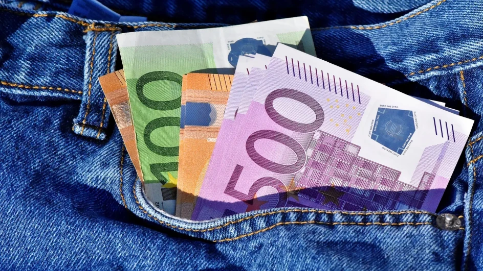 Kupovao falsifikovanim novcem: Za dva dana „uvalio“ osam lažnih novčanica