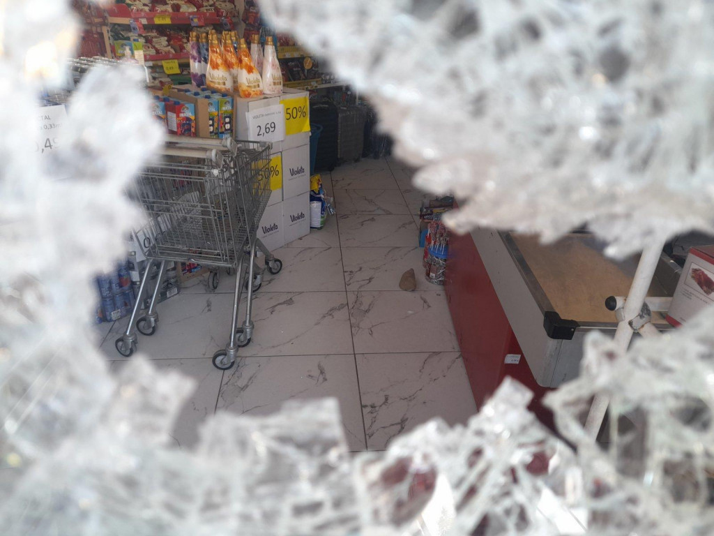 Andrijevica: U centru grada razbijen market predsjednika opštine Željka Ćulafića