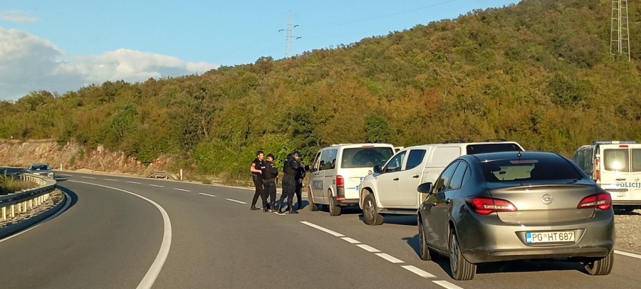 Naoružan krenuo iz Budve ka Podgorici: Vujačić uperio pištolj ka policiji, uhapšen na području Barutane
