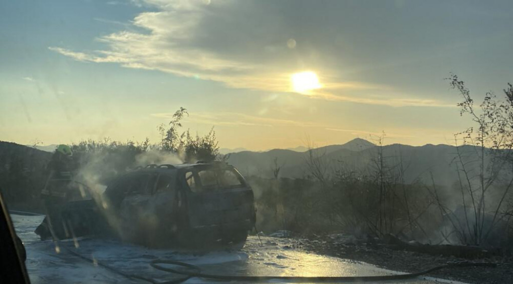 Vatra uništila automobil na putu Podgorica – Cetinje