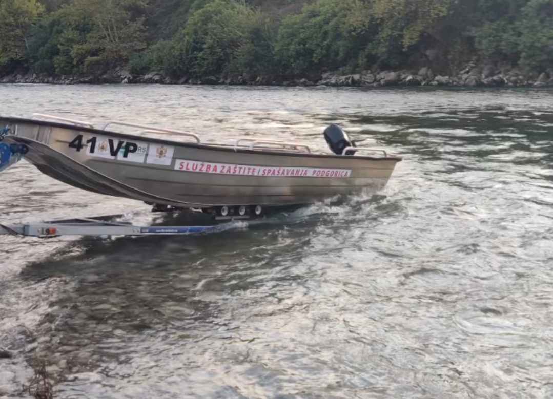 Vatrogasci spasili žensku osobu iz rijeke Morače