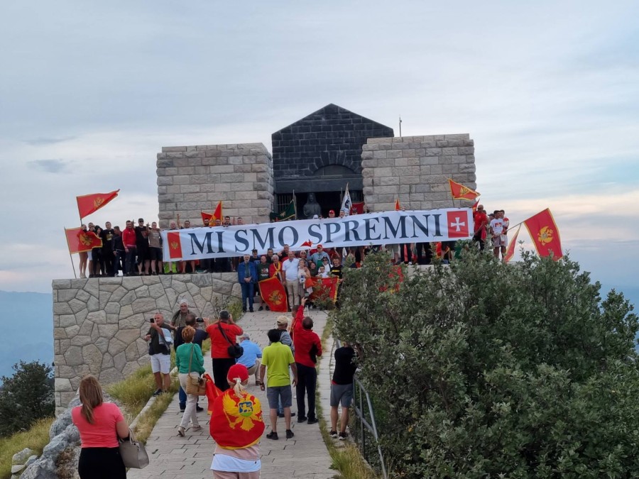 Uzalud su se spremili: Užarene komete na Lovćenu obilježile godišnjicu neuspjelog pokušaja izazivanja građanskog rata