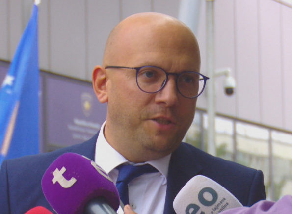 Zaracin: Kosovu prijeti isključenje iz Cefte i druge kazne ako nastavi sa zabranom uvoza robe iz Srbije