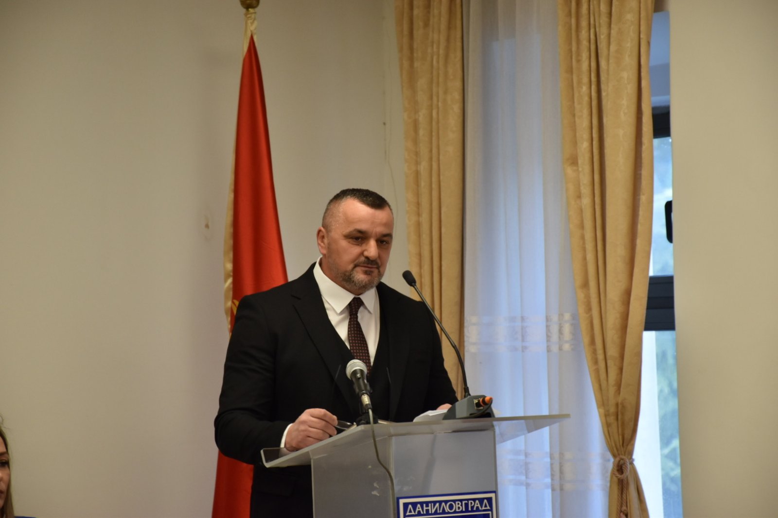 Predsjednik SO Danilovgrad Predrag Pajović: Na zgradi Opštine i organima lokalne uprave postavljene ćirilične table