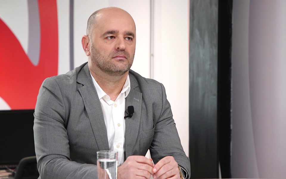 Trendovi idu u dobrom smjeru: Urednik Pobjede podržava promjenu statusa srpskog jezika (VIDEO)