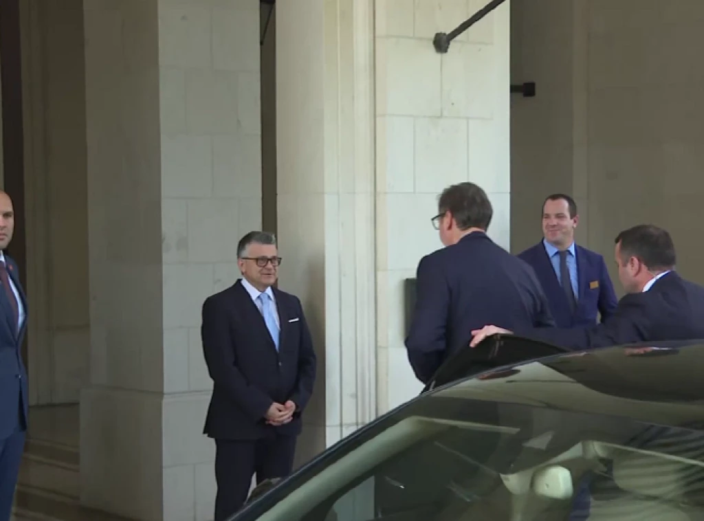 Vučić stigao u Tivat