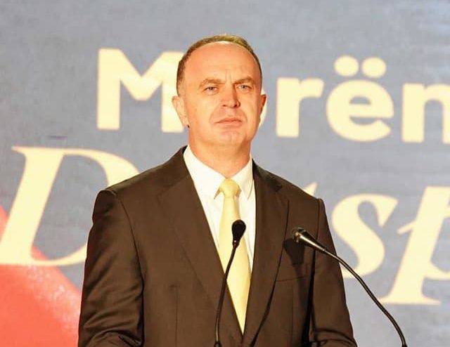 Đeljošaj nastavlja da „pecka“: Dobro jutro iz Njujorka, uživam uz jutarnju američku kafu i sledio sam se na prijetnje Mandića
